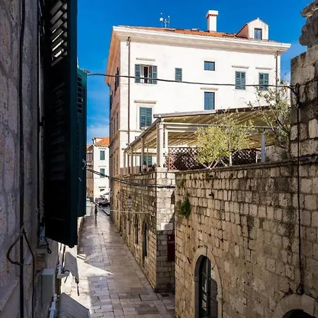 Old Town Lux *